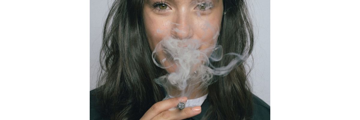 Cannabis Blätter Rauchen – Macht es überhaupt High? - Cannabis Blätter rauchen: Sinnvoll oder schädlich?